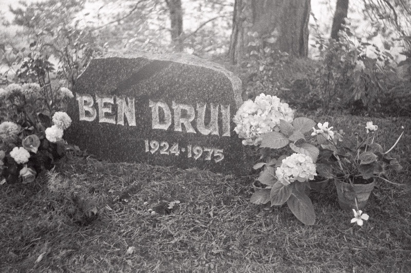 Lavastaja ja näitleja Ben Drui hauakivi Pärnamäe kalmistul.