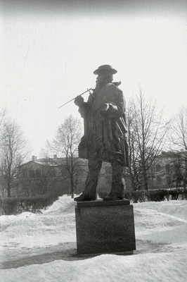 Maalikunstnik Johann Köleri monument.  similar photo