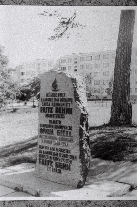 1944. a tapetud Saksa kommunisti Fritz Behni mälestusmärk Mustamäel.