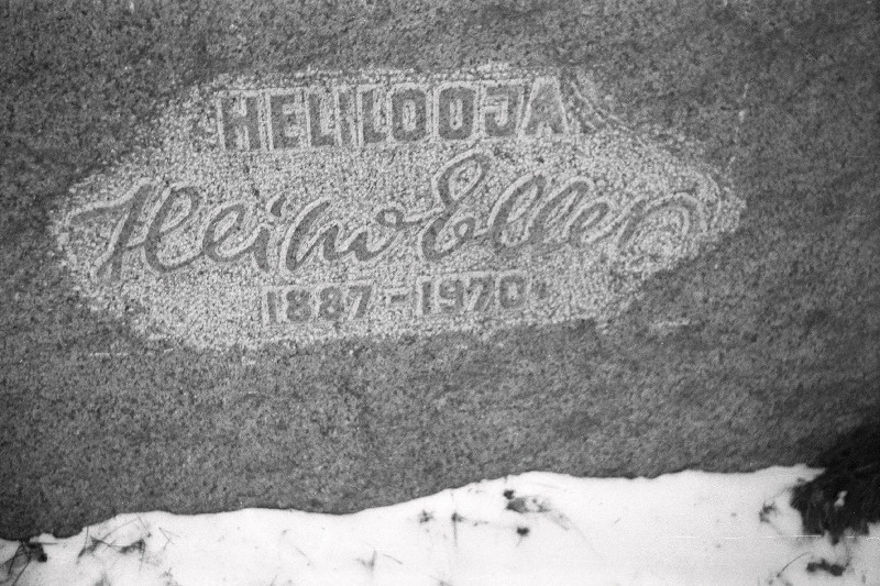 Helilooja Heino Elleri hauakivi Metsakalmistul.