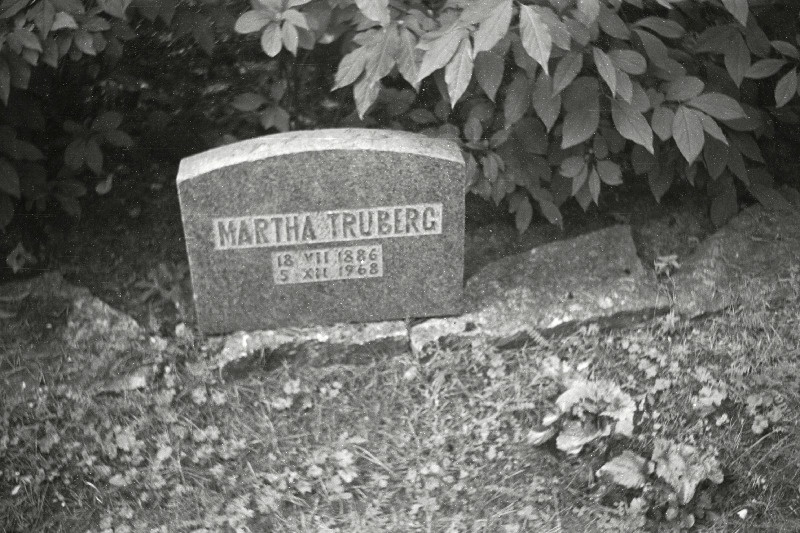 Teatritegelase Martha Trubergi hauakivi  Metsakalmistul.