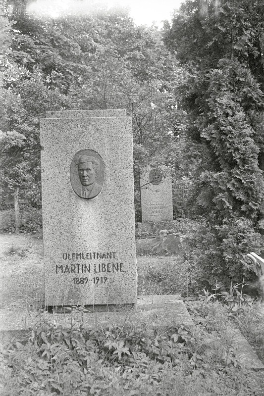 Vabadussõjas langenud "Vanemuise" näitleja ülemleitnant Martin Libese (Libene) hauasammas Puiestee t kalmistul.