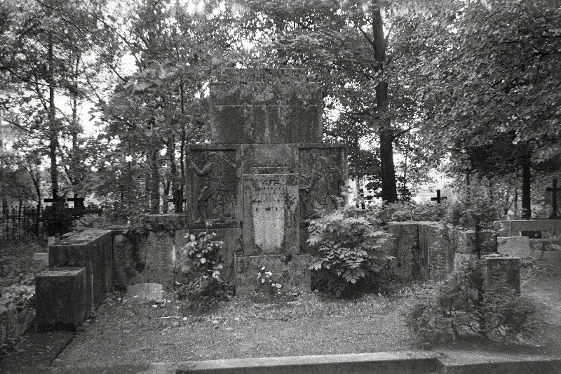 Vaade põllumajandusteadlase Aleksander Jakob Peeter Eisenschmidti perekonna hauaplatsile Puiestee t kalmistul.