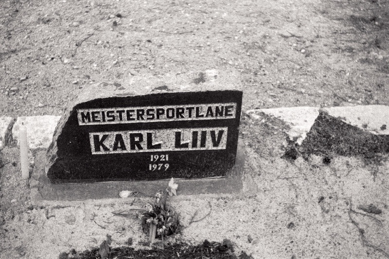 Meistersportlase Karl Liivi hauakivi Liiva kalmistul.