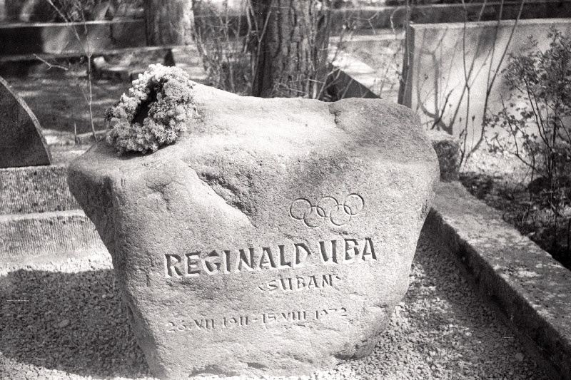 Sporditegelase Reginald Uba hauakivi Rahumäe kalmistul.
