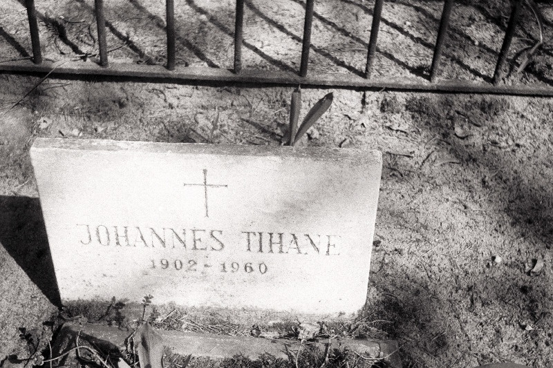 Sportlase Johannes Tihase (Tihane) hauakivi Rahumäe kalmistul.