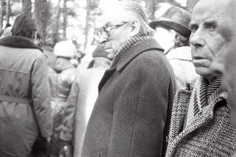 Haridustegelane Ferdinand Eisen kirjanik Paul Rummo matusetalitusel Metsakalmistul.