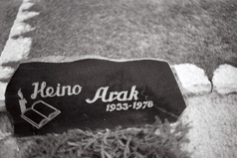 Ajakirjanik Heino Araku (Arak) hauakivi Pärnamäe kalmistul.