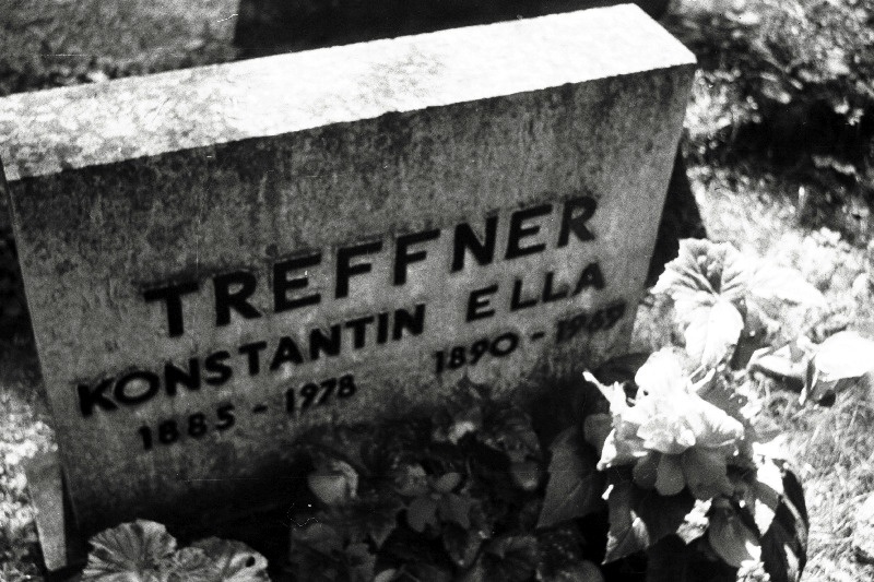 Pedagoogi ja koolitegelase Konstantin Treffneri hauakivi Pärnamäe kalmistul.