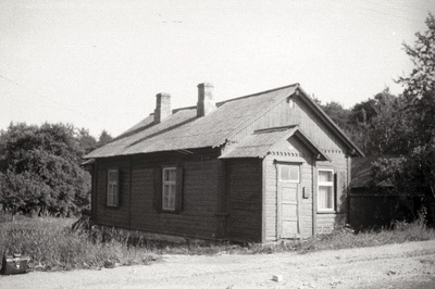 Metsavahimaja Järvel Pärnu mnt 143.  similar photo