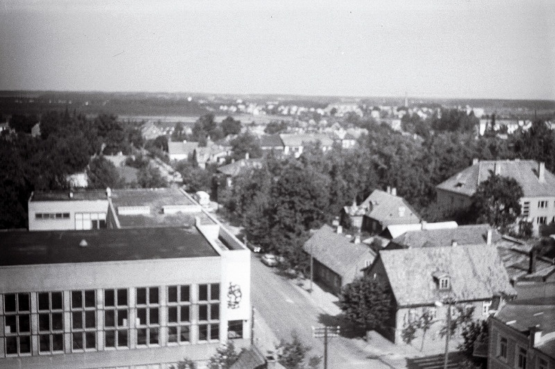 Vaade Kreutzwaldi t 42 katuselt Pioneeride tänavale.