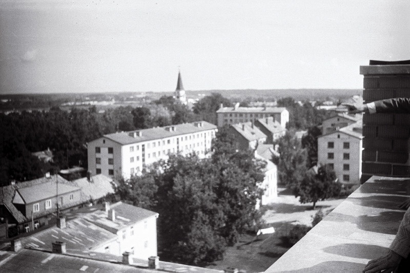 Linnavaade Kreutzwaldi t 42 katuselt.