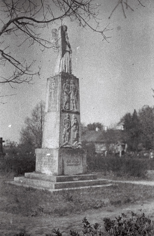 Mälestusmärk Ambla kalmistul.