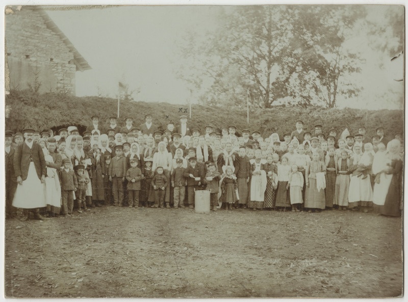 Hagudi talu- ja mõisarahvas mõisa 250. aastapäeva pidusöömingul