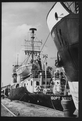 Mootorlaevad Jaan Kreuks ja Vilsandi Tallinna sadamas.  similar photo