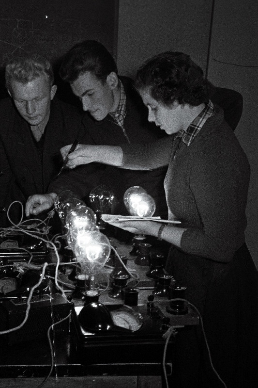 Eesti Põllumajanduse Akadeemia Hüdromelioratsiooniteaduskonna üliõpilased Ants Aosild, Peeter Araste ja Vilve Lassik.