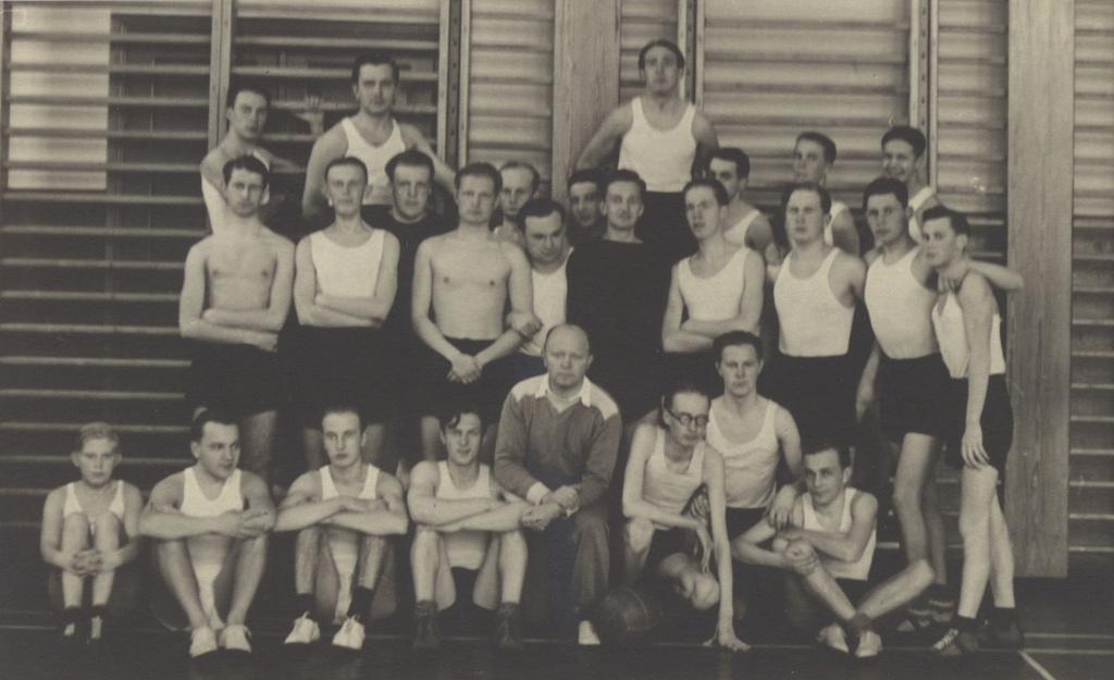 Kehalise kasvatuse tund Jakob Westholmi Erahumanitaargümnaasiumis