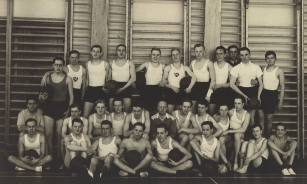 Kehalise kasvatuse tund Jakob Westholmi Erahumanitaargümnaasiumis