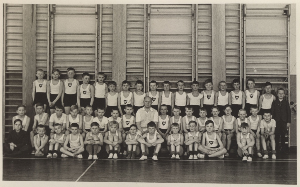 Kehalise kasvatuse tund Jakob Westholmi Erahumanitaargümnaasiumis