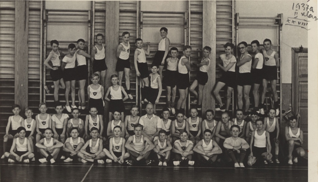 Kehalise kasvatuse tund Jakob Westholmi Erahumanitaargümnaasiumis