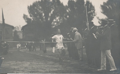 Johannes Villemson jooksmas ESS Kalevi spordiväljakul  similar photo