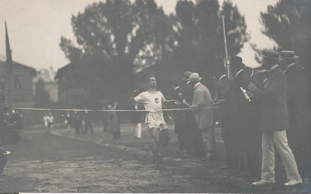 Johannes Villemson jooksmas ESS Kalevi spordiväljakul