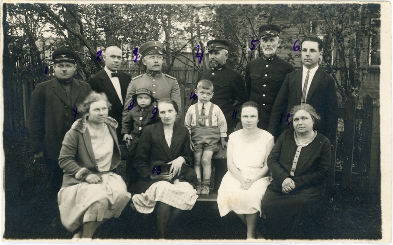 Irboska jaama personal pereliikmetega, 1929