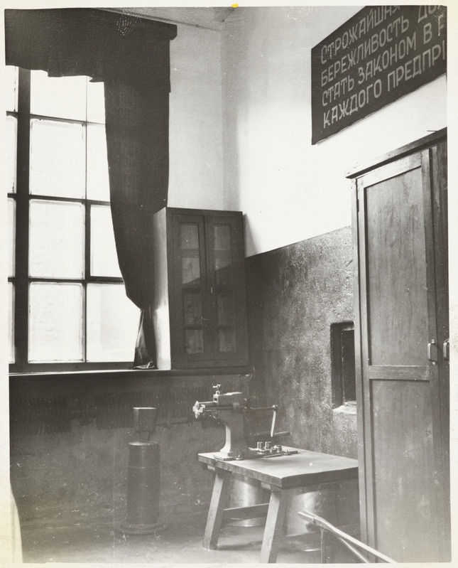 Tallinna vagunijaoskond: plekksepa tööruum, 1955.