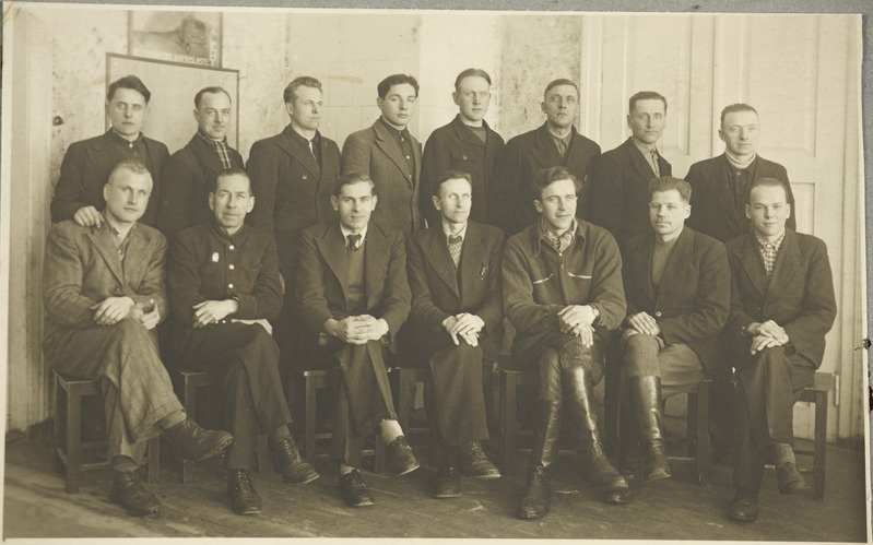 Tartu Raudtee Tehnikakool: teebrigadiride õppegrupi lõpetajad, veebruar 1946.