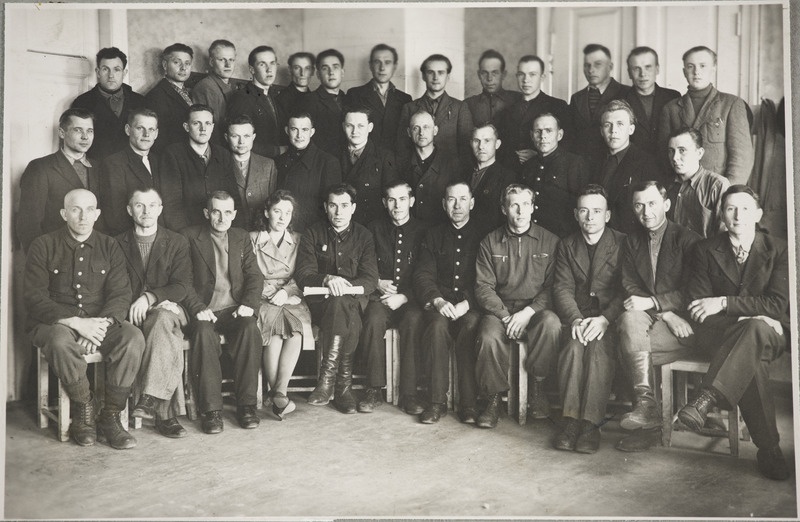 Tartu Raudtee Tehnikakool: teebrigadiride õppegrupi lõpetajad, juuni 1945.