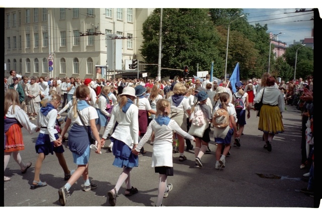 IX Noorte laulu- ja tantsupeo rongkäik Tallinnas