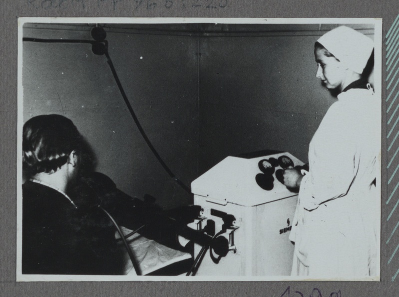 Eesti raudtee: patsient raudteepolikliinikus raviprotseduuril, 1950. aastad