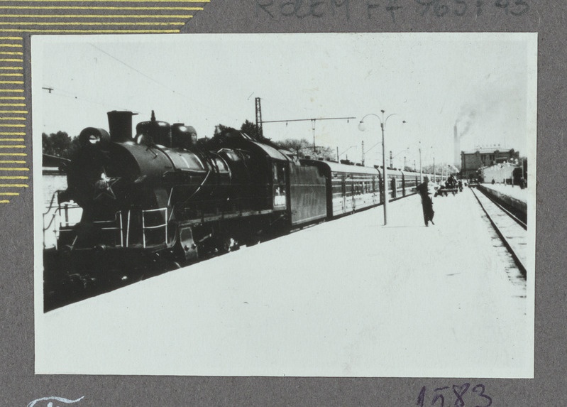 Eesti raudtee: väljuv reisirong auruveduriga Su Tallinnas Balti jaamas perrooni ääres, 1950. aastad