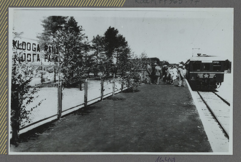 Eesti raudtee: esimene elektrirong Kloogaranna peatuses, 17. juuni 1960, foto: Oskar Sildam