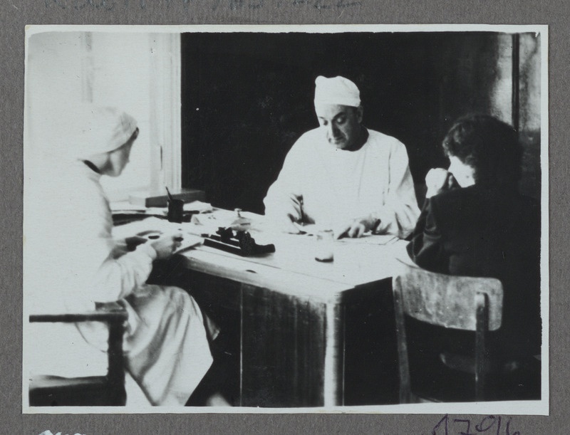 Eesti raudtee: patsient meditsiiniteaduste kandidaadi I. Mužõka vastuvõtul, 1950. aastad