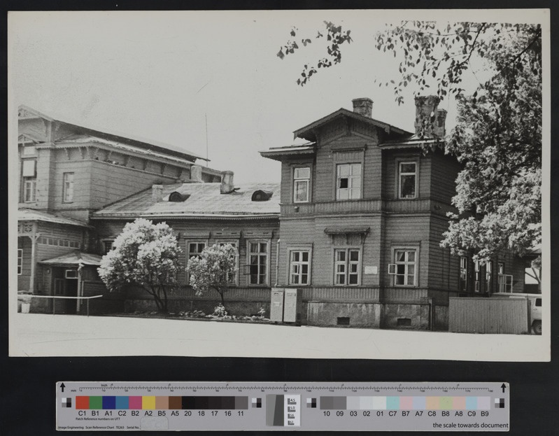 Tartu raudteejaam: vaade jaamahoonele Vaksali tänava poolt, 1984.