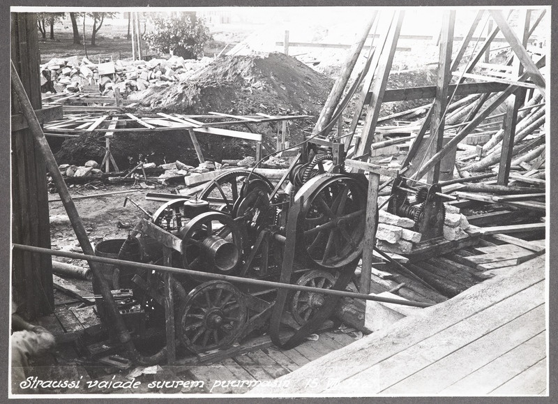 Paldiski maantee raudteeviadukti ehitus Tallinnas: Straussi vaiade suurem puurmasin, 15.august 1925.