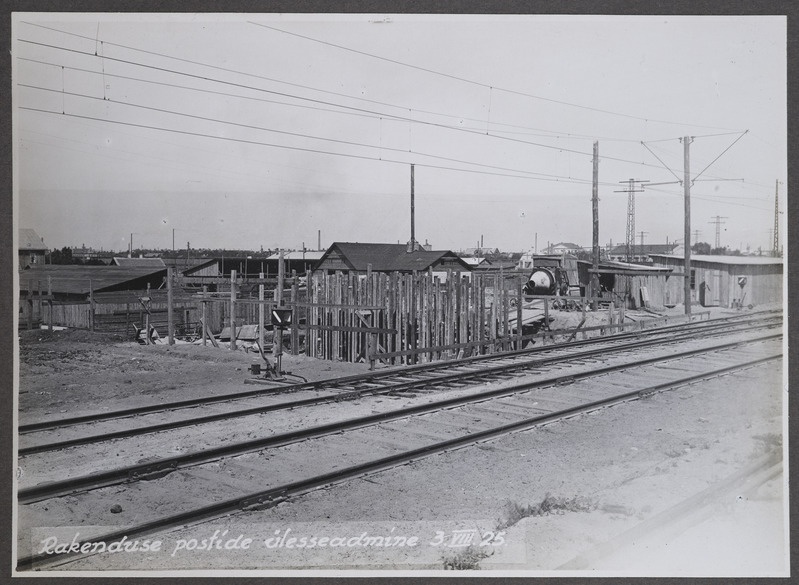 Rohu tänava viadukti ehitus Tallinnas: raketise postide ülesseadmine, 3.august 1925.