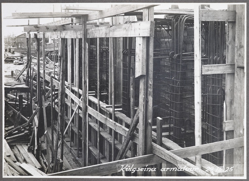 Rohu tänava viadukti ehitus Tallinnas: külgseina armatuur, 29.august 1925.