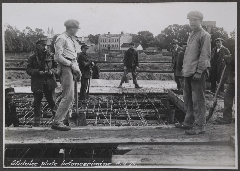Rohu tänava viadukti ehitus Tallinnas: sõidutee plaadi betoneerimine, 4.september 1925.