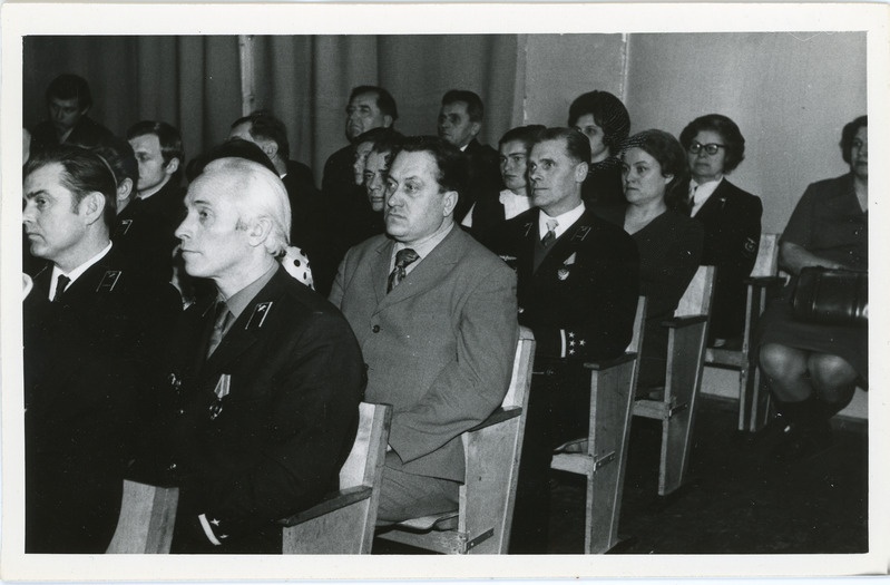 Eesti Raudteekonna tööeesrindlaste kokkutulek raudteelaste klubis Tallinnas: raudteelased saalis, 1973