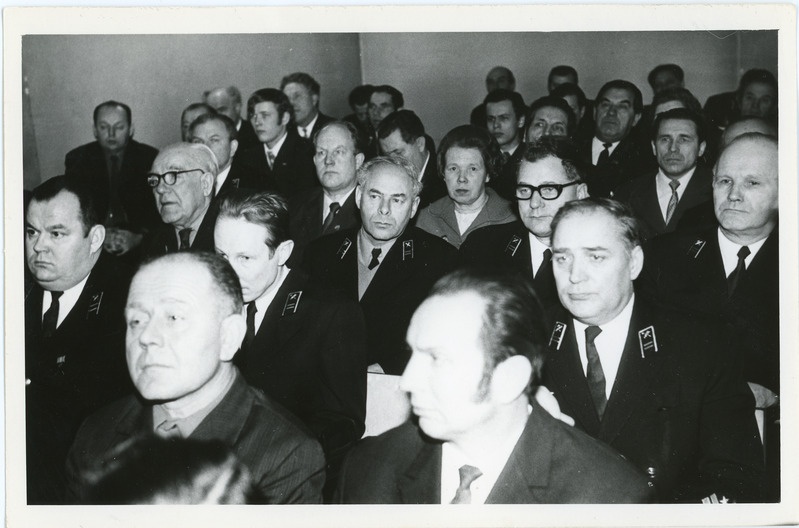 Eesti Raudteekonna tööeesrindlaste kokkutulek raudteelaste klubis Tallinnas: raudteelased saalis, sh N. Must, J. Loog, I. Zusmanovitš, V. Maiberg jt, 1973