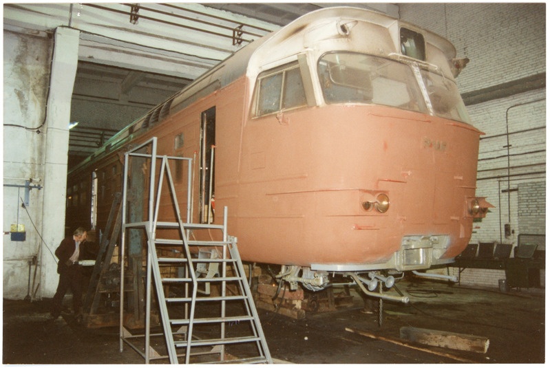 Diiselrongi mootorvaguni viimistlustööde algus Balti Laevaremonditehases, 1994