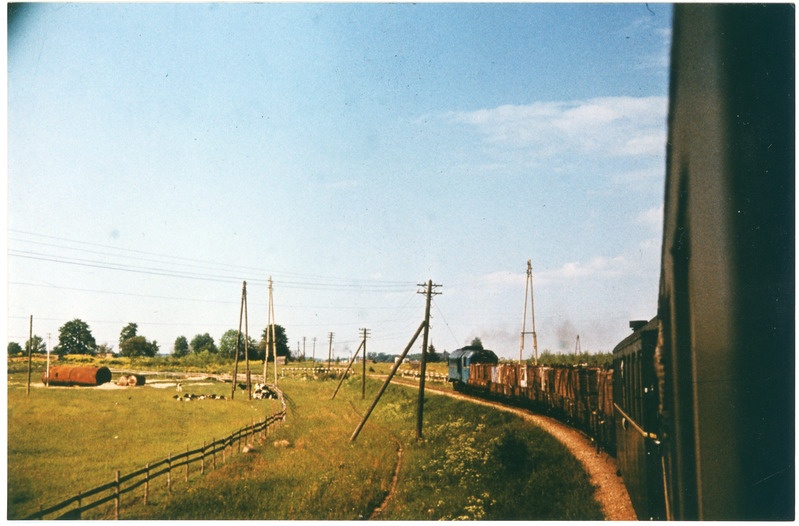 Kitsarööpmeline segarong mootorveduriga TU2 Järva-Jaani lähedal, juuni 1971, foto: Ilmar Adamson