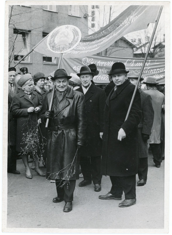 Raudteelased maiparaadil Tallinnas, esiplaanil Panov, Edgar Tepp ja Oskar Kriisk, 1. mai 1966