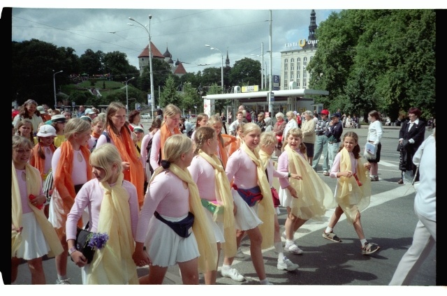 IX Noorte laulu- ja tantsupeo rongkäik Tallinnas