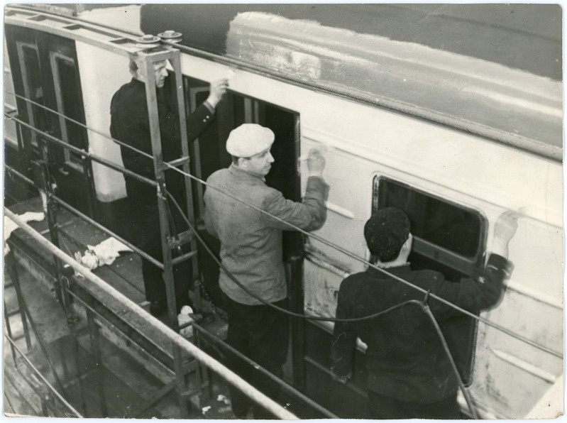 Komsomolirongi värvimine elektridepoos, 1960. aastad