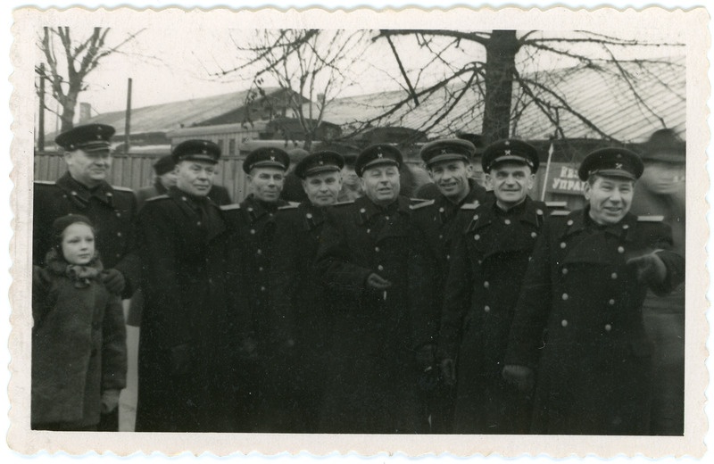Rühm Eesti Raudtee töötajaid oktoobripühade ajal Tallinnas, 1951