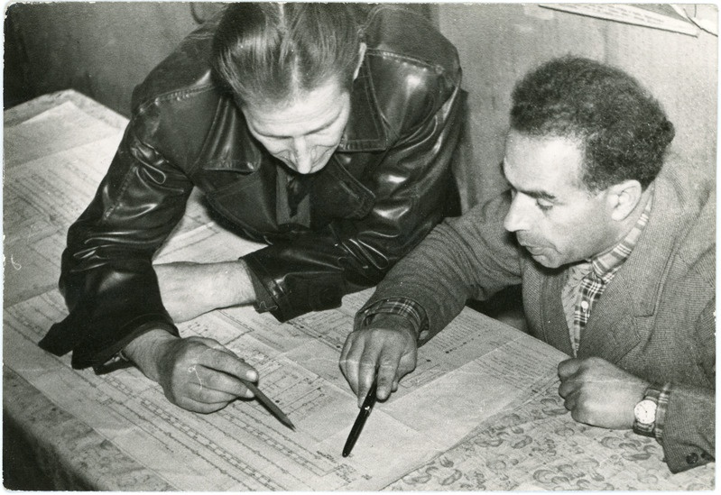 Nikolai Gorbatšov ja Jefim Jeveljev Pääsküla depoo elektriskeeme arutamas, 1960. aastad