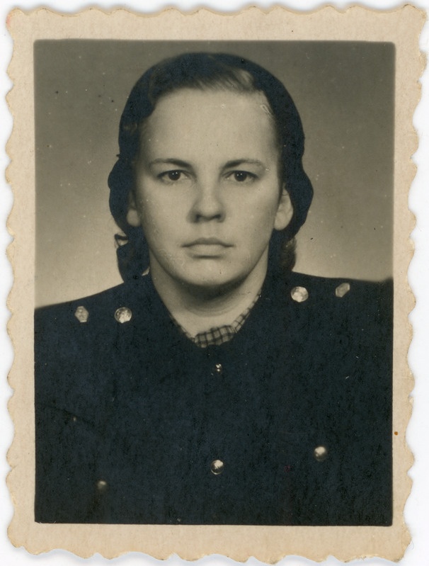 Tallinn-Väike reservi vagunisaatja Karin Laur, portreefoto, 1940. aastate lõpp